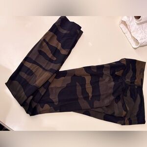 PINK Victoria’s Secret Ultimate High-Waist Camo Leggings Size XS